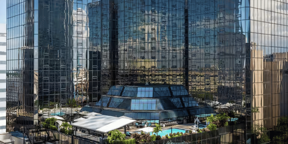 2024_digital-hands_hilton-downtown-tampa_1000x500px
