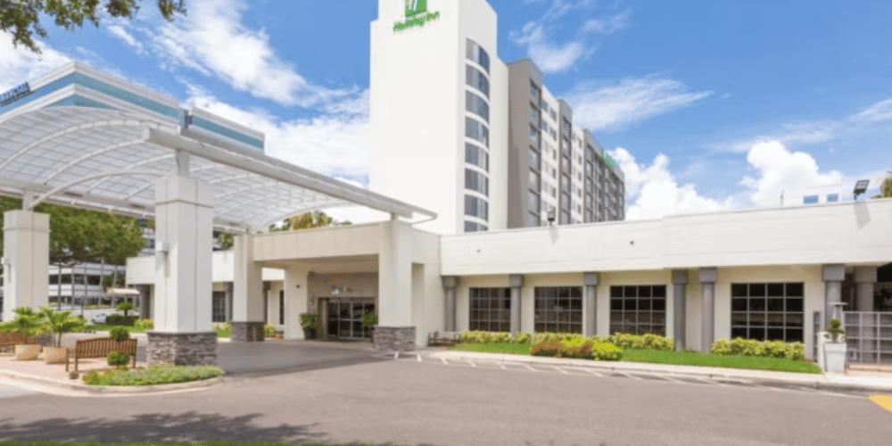 2024_digital-hands_holiday-inn-westshore_1000x500px